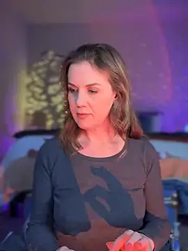 MaiseKnox online show from 02/11/25, 10:18