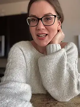 MaiseKnox online show from 02/25/25, 08:19