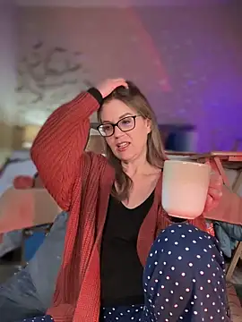 MaiseKnox online show from 03/16/25, 11:57