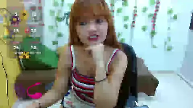 Snapshot of miss_tinnymafe chatting on 03/18/25, 08:47 miss tinnymafe online show from 03/18/25, 08:47