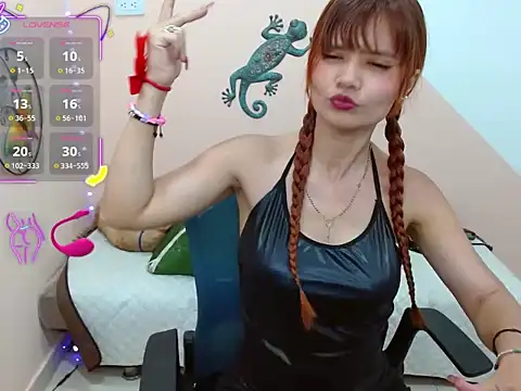 Snapshot of miss_tinnymafe chatting on 09/24/25, 03:54 miss tinnymafe online show from 09/24/25, 03:54