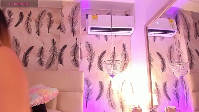 Snapshot of Vivi_prinncess chatting on 10/23/25, 11:03 Vivi prinncess online show from 10/23/25, 11:03