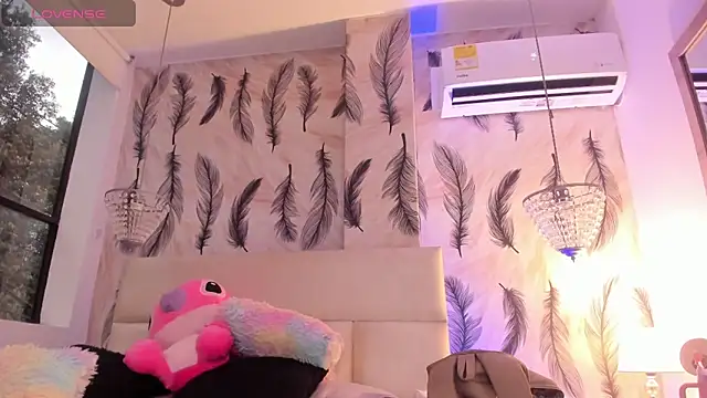 Snapshot of Vivi_prinncess chatting on 10/25/25, 10:26 Vivi prinncess online show from 10/25/25, 10:26