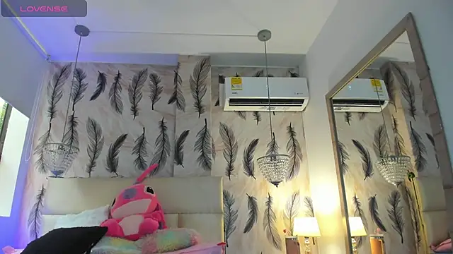 Snapshot of Vivi_prinncess chatting on 11/15/25, 08:49 Vivi prinncess online show from 11/15/25, 08:49