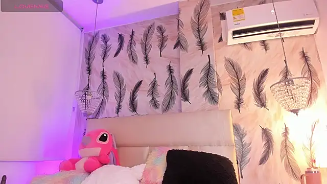 Snapshot of Vivi_prinncess chatting on 11/17/25, 11:54 Vivi prinncess online show from 11/17/25, 11:54