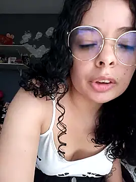 Snapshot of NinaSweet2 chatting on 03/15/25, 08:21 NinaSweet2 online show from 03/15/25, 08:21