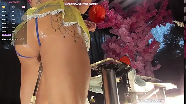 Snapshot of alise_MULTIVIEW_parker chatting on 10/29/25, 10:11 alise MULTIVIEW parker online show from 10/29/25, 10:11