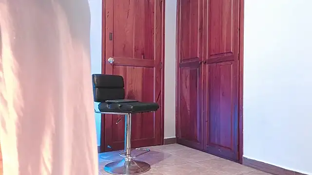 AGATHAA WHITE online show from 11/21/25, 11:53