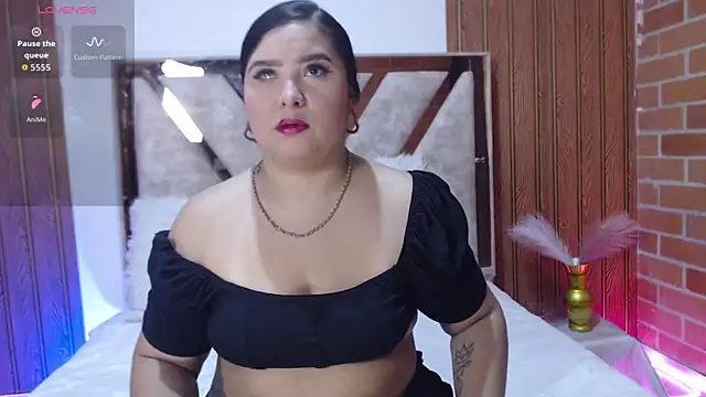 AGATHAA WHITE online show from 12/20/25, 11:50