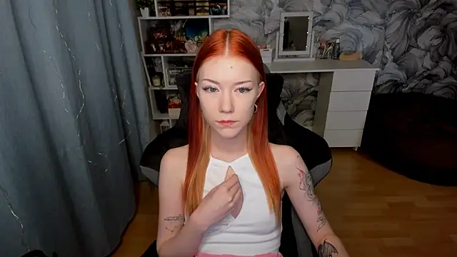 Snapshot of litl_Mia chatting on 09/15/25, 02:17 litl Mia online show from 09/15/25, 02:17