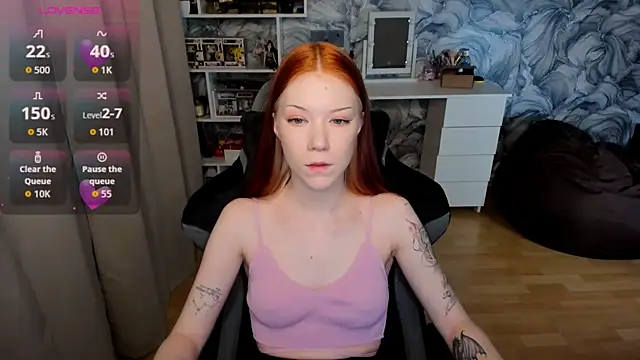 Snapshot of litl_Mia chatting on 10/28/25, 04:42 litl Mia online show from 10/28/25, 04:42