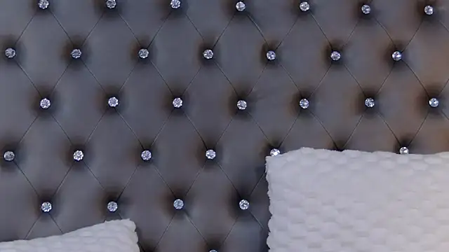 Snapshot of IsabelleEthan chatting on 02/10/25, 12:29 IsabelleEthan online show from 02/10/25, 12:29