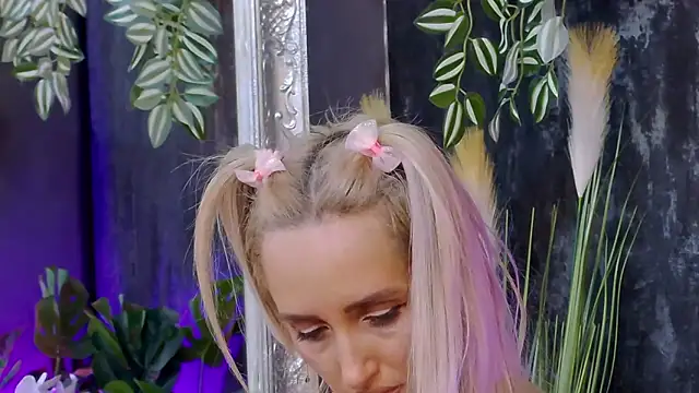 Snapshot of IsabelleEthan chatting on 02/11/25, 06:51 IsabelleEthan online show from 02/11/25, 06:51