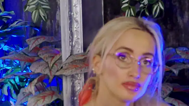 Snapshot of IsabelleEthan chatting on 02/24/25, 09:10 IsabelleEthan online show from 02/24/25, 09:10