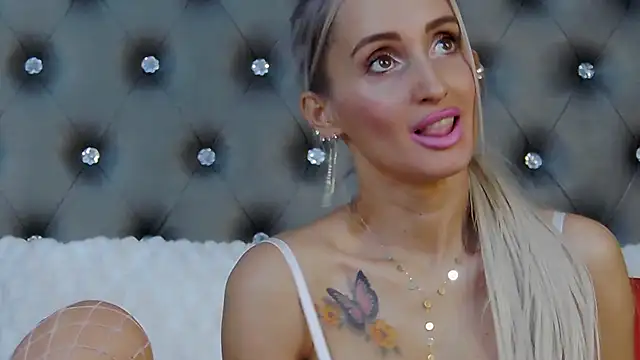 Snapshot of IsabelleEthan chatting on 03/08/25, 09:50 IsabelleEthan online show from 03/08/25, 09:50