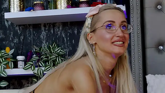 Snapshot of IsabelleEthan chatting on 03/20/25, 07:03 IsabelleEthan online show from 03/20/25, 07:03