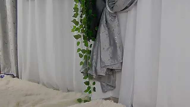 Snapshot of IsabelleEthan chatting on 10/17/25, 01:20 IsabelleEthan online show from 10/17/25, 01:20