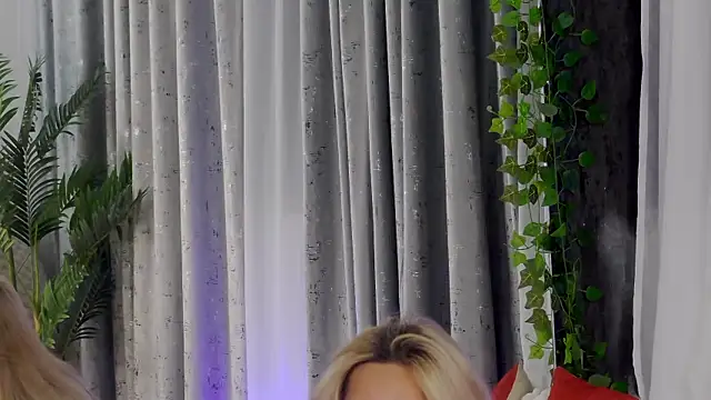 Snapshot of IsabelleEthan chatting on 11/05/25, 01:16 IsabelleEthan online show from 11/05/25, 01:16