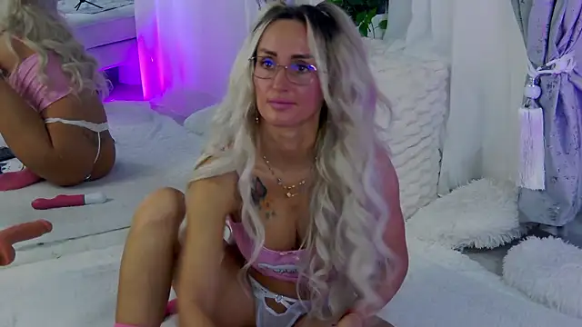 Snapshot of IsabelleEthan chatting on 01/08/26, 02:14 IsabelleEthan online show from 01/08/26, 02:14