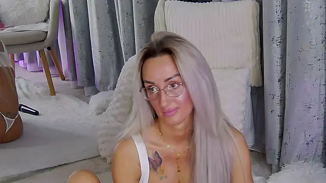 Snapshot of IsabelleEthan chatting on 03/02/26, 01:08 IsabelleEthan online show from 03/02/26, 01:08