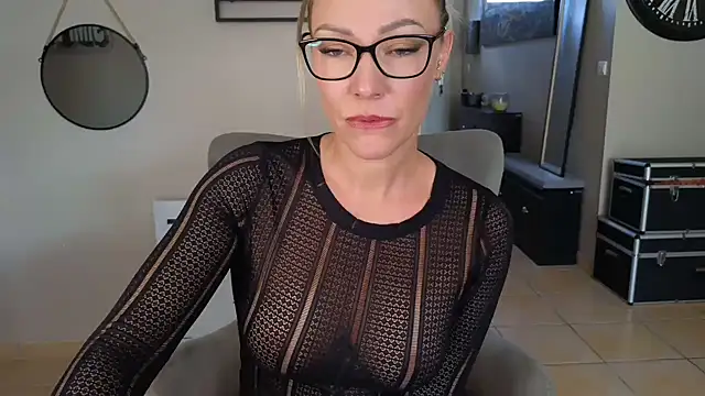 Snapshot of Sacha-xx chatting on 09/26/25, 11:47 Sacha-xx online show from 09/26/25, 11:47