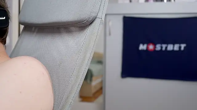 foxeslovefoxes online show from 12/20/24, 12:16