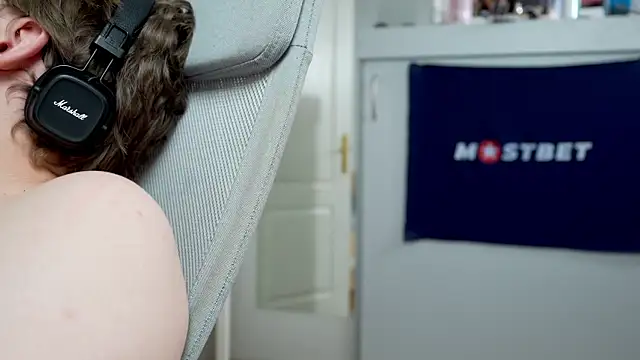 foxeslovefoxes online show from 01/07/25, 12:09