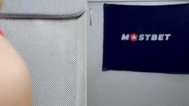 foxeslovefoxes online show from 01/12/25, 02:52