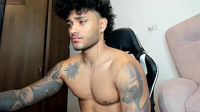 Snapshot of Alessandro_Vanni chatting on 12/02/24, 01:02 Alessandro Vanni online show from 12/02/24, 01:02