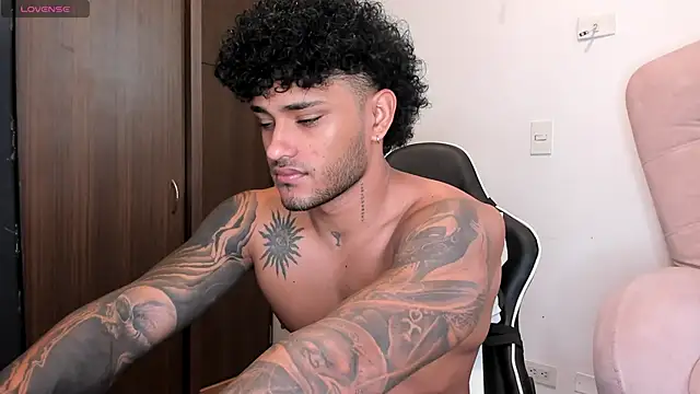 Snapshot of Alessandro_Vanni chatting on 12/03/24, 12:16 Alessandro Vanni online show from 12/03/24, 12:16