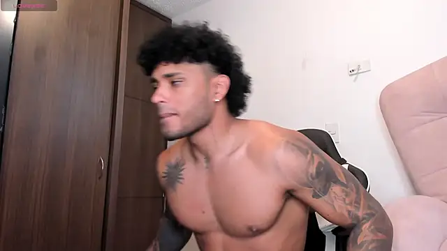 Snapshot of Alessandro_Vanni chatting on 12/03/24, 03:22 Alessandro Vanni online show from 12/03/24, 03:22