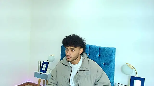 Snapshot of Alessandro_Vanni chatting on 12/05/24, 11:49 Alessandro Vanni online show from 12/05/24, 11:49