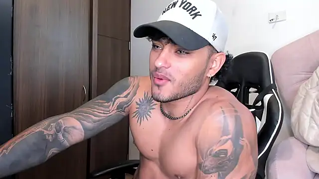 Snapshot of Alessandro_Vanni chatting on 12/07/24, 01:07 Alessandro Vanni online show from 12/07/24, 01:07