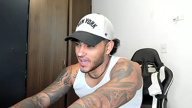 Snapshot of Alessandro_Vanni chatting on 12/09/24, 01:45 Alessandro Vanni online show from 12/09/24, 01:45