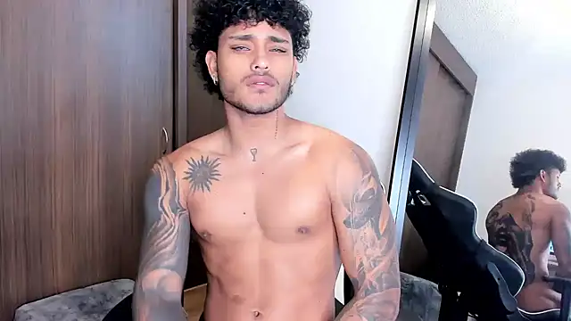 Snapshot of Alessandro_Vanni chatting on 12/20/24, 06:02 Alessandro Vanni online show from 12/20/24, 06:02