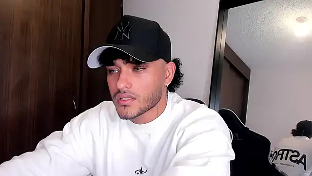 Snapshot of Alessandro_Vanni chatting on 12/23/24, 10:44 Alessandro Vanni online show from 12/23/24, 10:44