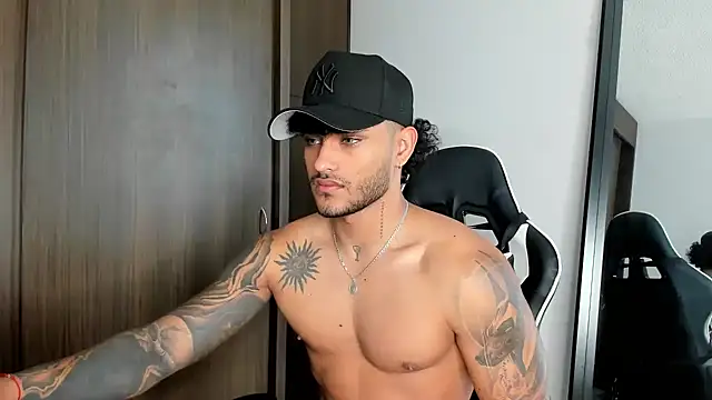 Snapshot of Alessandro_Vanni chatting on 12/28/24, 03:59 Alessandro Vanni online show from 12/28/24, 03:59