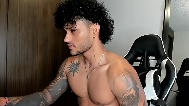 Snapshot of Alessandro_Vanni chatting on 01/06/25, 12:16 Alessandro Vanni online show from 01/06/25, 12:16