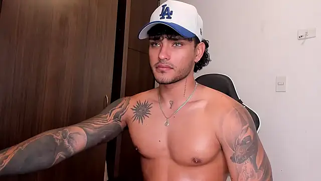 Snapshot of Alessandro_Vanni chatting on 01/24/25, 03:24 Alessandro Vanni online show from 01/24/25, 03:24