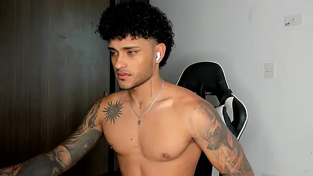 Snapshot of Alessandro_Vanni chatting on 01/30/25, 07:48 Alessandro Vanni online show from 01/30/25, 07:48