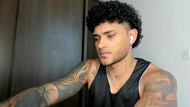 Snapshot of Alessandro_Vanni chatting on 02/03/25, 07:10 Alessandro Vanni online show from 02/03/25, 07:10