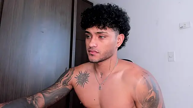 Snapshot of Alessandro_Vanni chatting on 02/04/25, 12:55 Alessandro Vanni online show from 02/04/25, 12:55