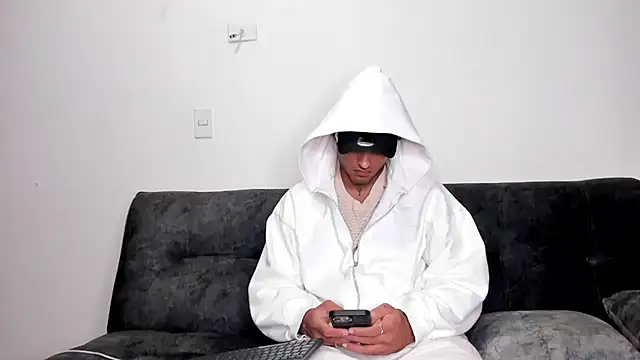 Snapshot of Alessandro_Vanni chatting on 02/22/25, 03:34 Alessandro Vanni online show from 02/22/25, 03:34