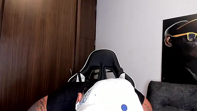 Snapshot of Alessandro_Vanni chatting on 03/07/25, 02:15 Alessandro Vanni online show from 03/07/25, 02:15