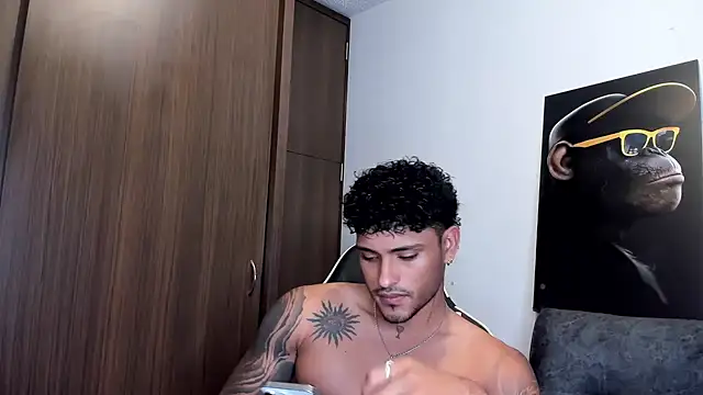 Snapshot of Alessandro_Vanni chatting on 03/10/25, 03:23 Alessandro Vanni online show from 03/10/25, 03:23