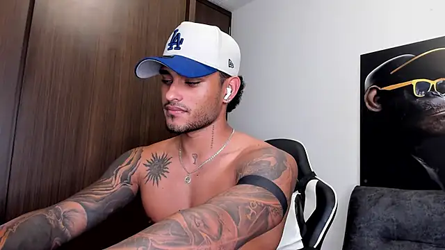 Snapshot of Alessandro_Vanni chatting on 03/12/25, 06:07 Alessandro Vanni online show from 03/12/25, 06:07