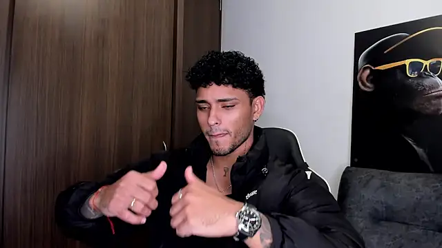 Snapshot of Alessandro_Vanni chatting on 03/13/25, 03:22 Alessandro Vanni online show from 03/13/25, 03:22