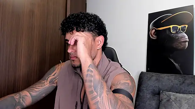 Snapshot of Alessandro_Vanni chatting on 03/14/25, 03:59 Alessandro Vanni online show from 03/14/25, 03:59