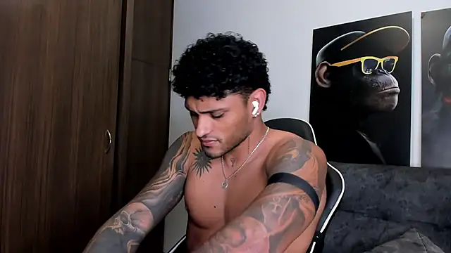 Snapshot of Alessandro_Vanni chatting on 03/17/25, 05:12 Alessandro Vanni online show from 03/17/25, 05:12