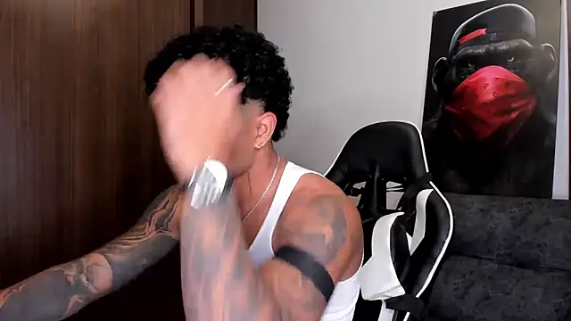 Snapshot of Alessandro_Vanni chatting on 03/21/25, 04:28 Alessandro Vanni online show from 03/21/25, 04:28